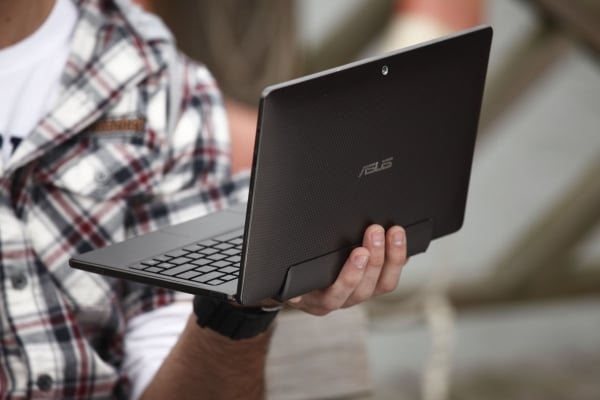 ASUS_Transformer_czlowiek31