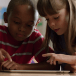 tablety internetowe Asus i Samsung na wesoło, czyli najlepsze parodie reklam tabletów (wideo)