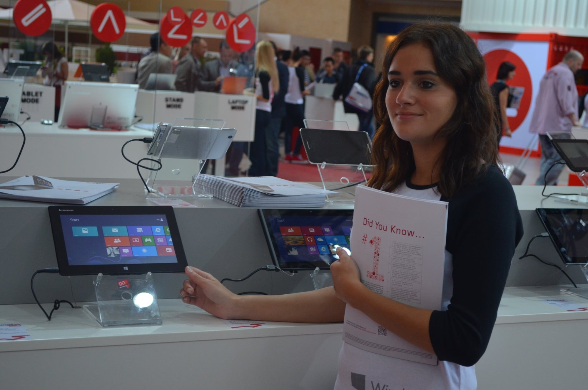 ifa2013-hostessy-tabletowo-11 Kobiety IFA 2013