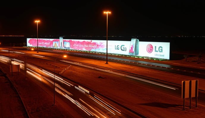 LG-sets-Guinness-World-Record-with-this-gigantic-G3-ad 3
