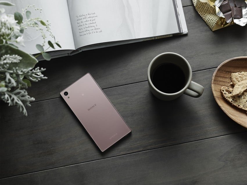 Sony Xperia Z5 Pink Różowa na stole