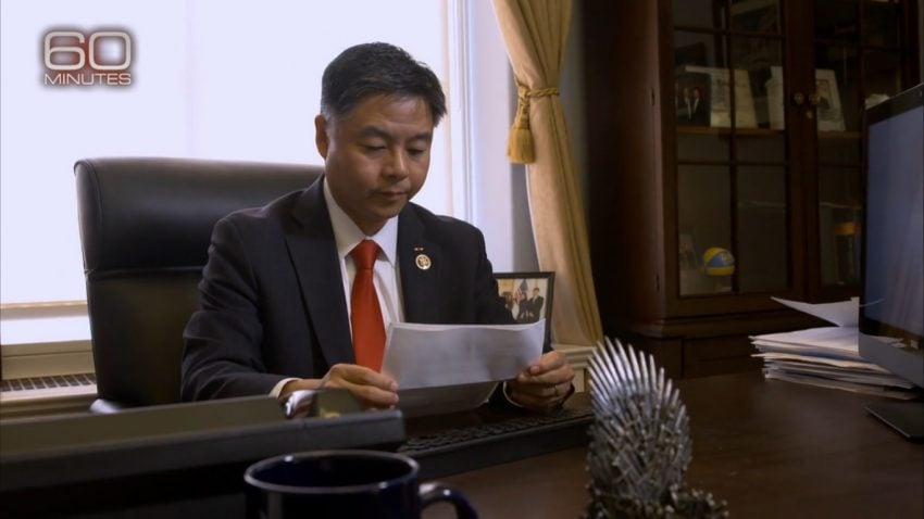 Kongresmen Ted Lui podczas pracy