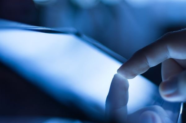 touching-tablet-pc tablet