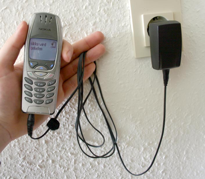 Nokia_mobile_phone_charging