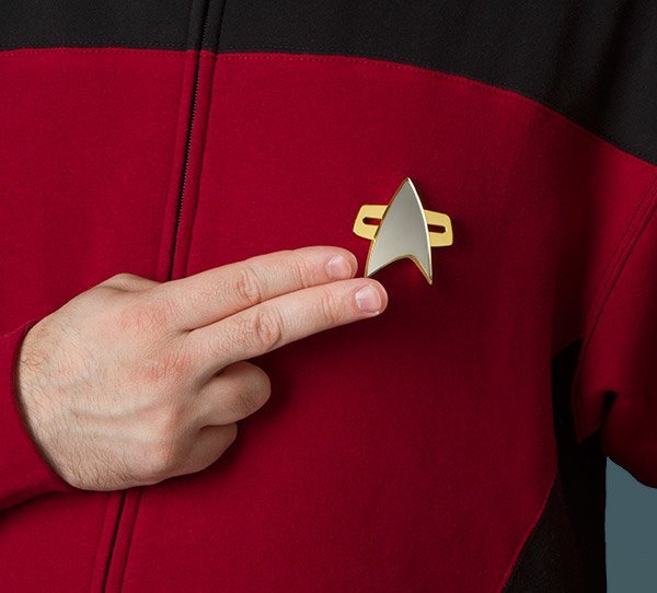 1a88_star_trek_voyager_communicator_badge_inuse