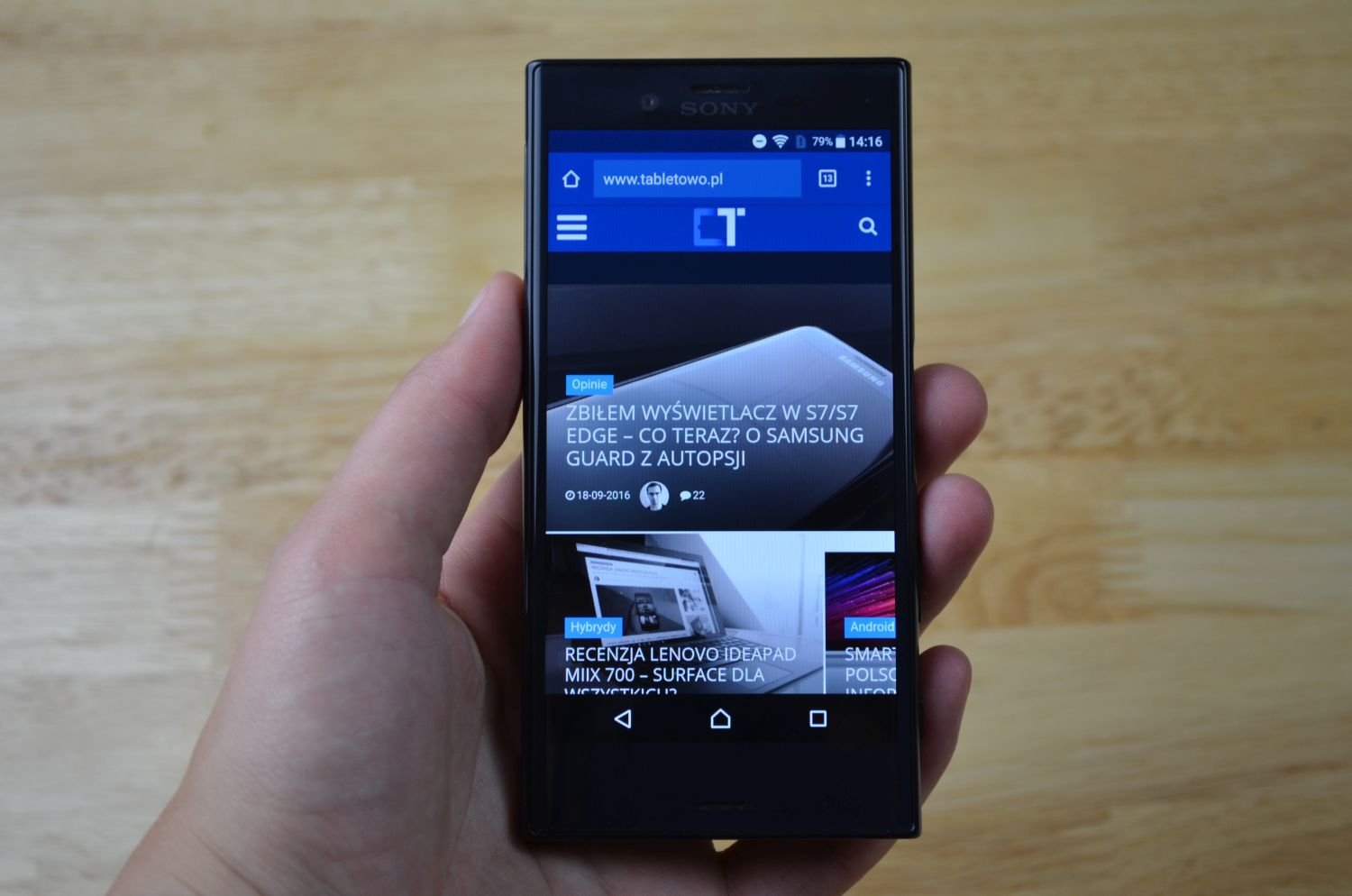 smartfon Sony Xperia X Compact fot. Tabletowo.pl