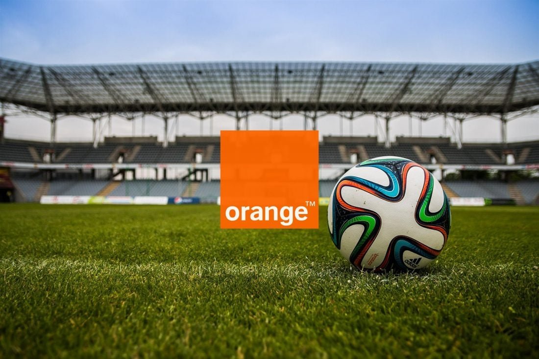 piłka stadion mecz logo Orange