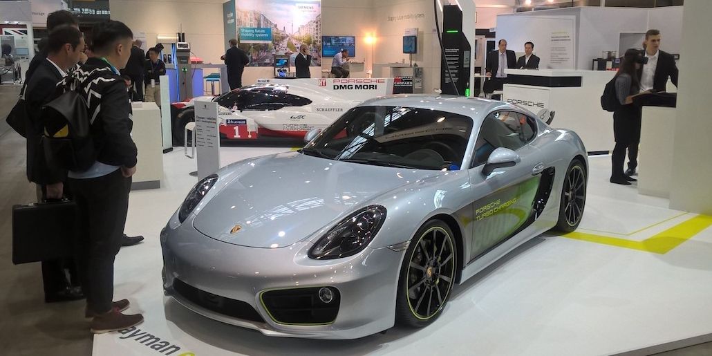 Oto elektryczny Porsche Cayman, którego szybkość ładowania