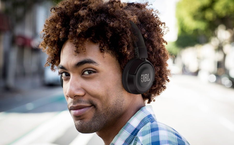 Høring hjemme Justerbar Recenzja słuchawek bezprzewodowych JBL T450BT - jakość za rozsądną cenę