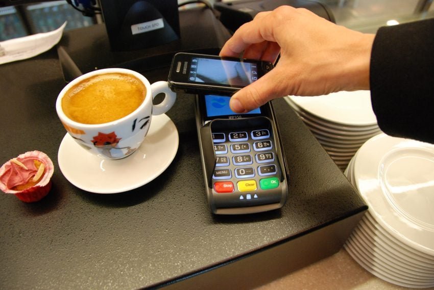 https://upload.wikimedia.org/wikipedia/commons/2/22/Mobile_payment_03.JPG