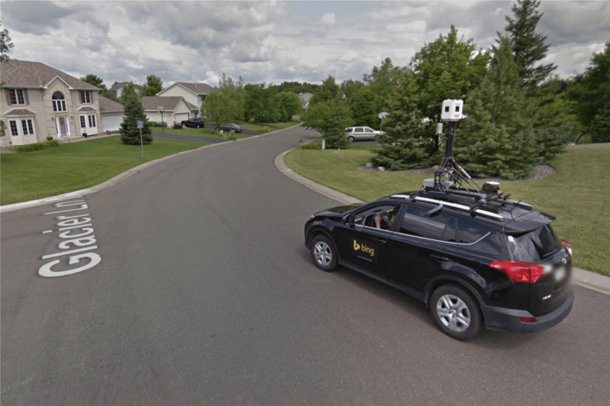 Oto Co Sie Dzieje Kiedy Spotkaja Sie Samochody Google Street View I Microsoft Bing