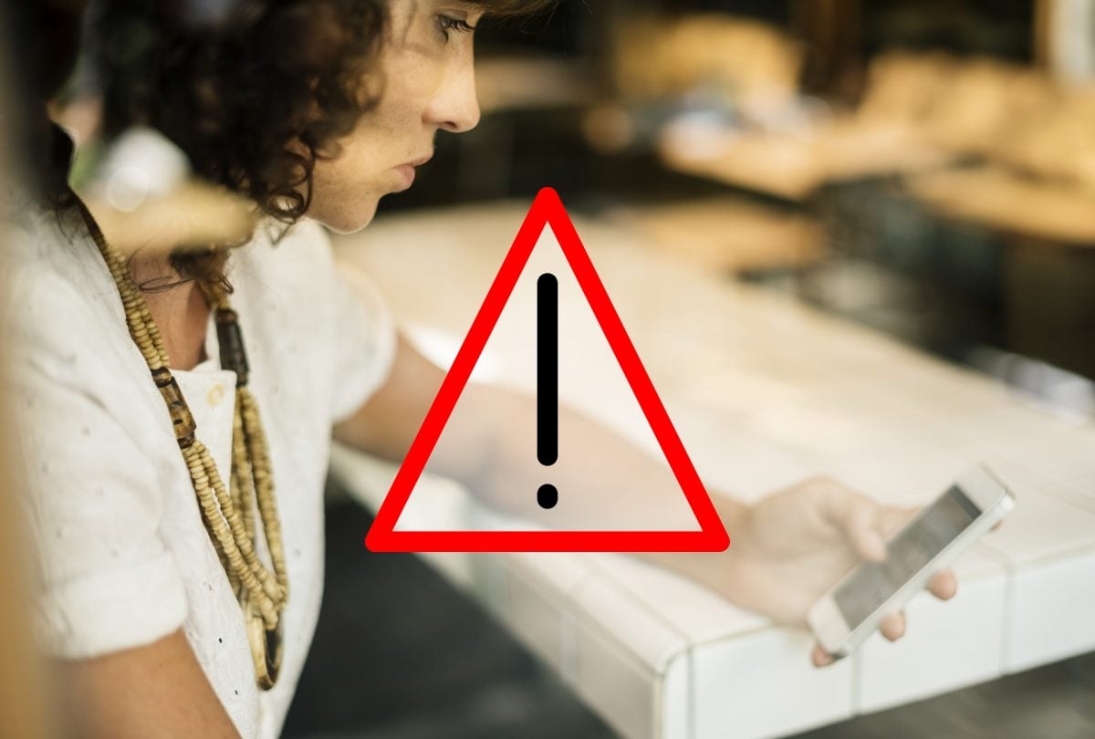 smartfon SMS uwaga wykrzyknik ostrzeżenie alert