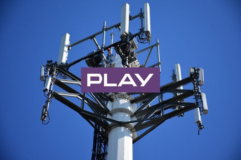 antena maszt stacja bazowa nadajnik Play logo