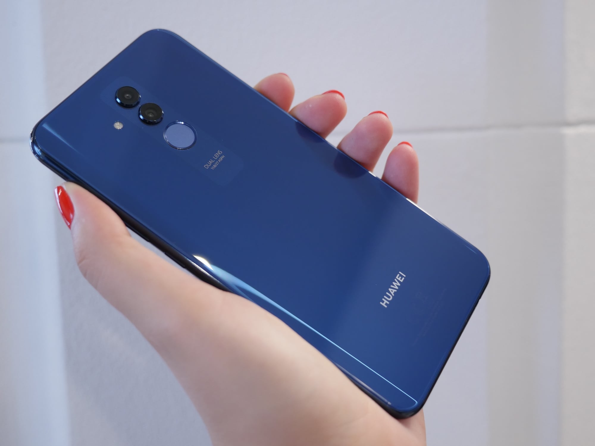 Хуавей 20 характеристики. Huawei Mate 20 Lite. Huawei Mate 20 Lite Blue. Huawei Mate 20 Lite 64gb. Хуавей мате 20 Лайт 64 ГБ.