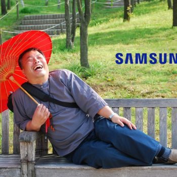 laughing śmiech mężczyzna Samsung logo