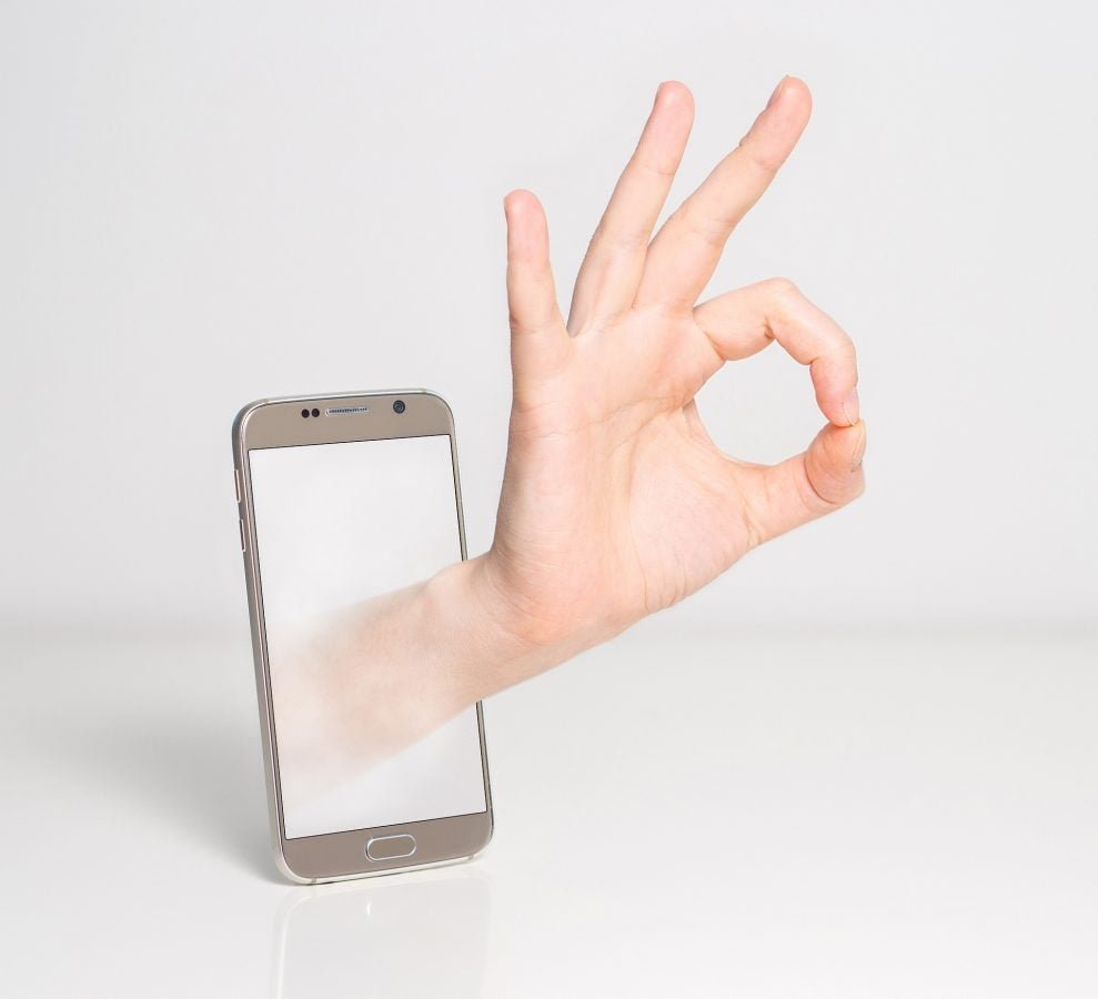 smartfon OK hand