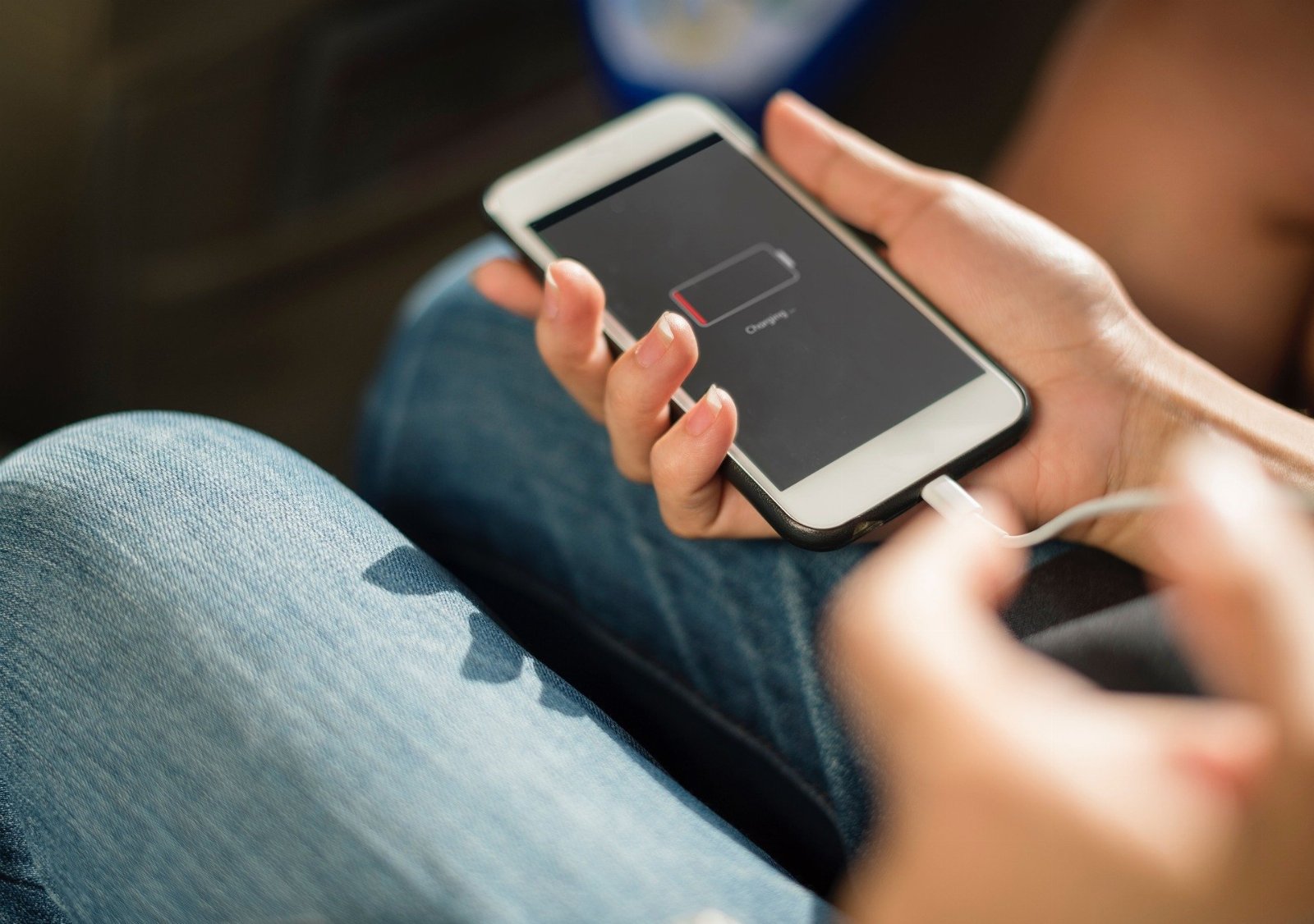 A UE quer forçar uma substituição fácil de baterias em smartphones.  Mas nós queremos isso?
