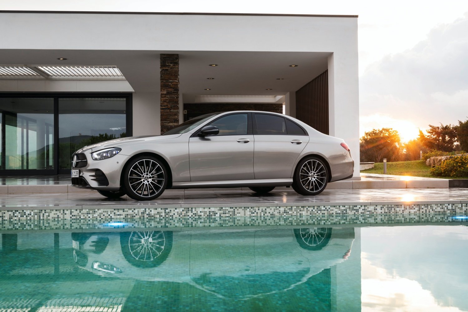 A Mercedes atualizou o Classe E. Aqui está a tecnologia a bordo
