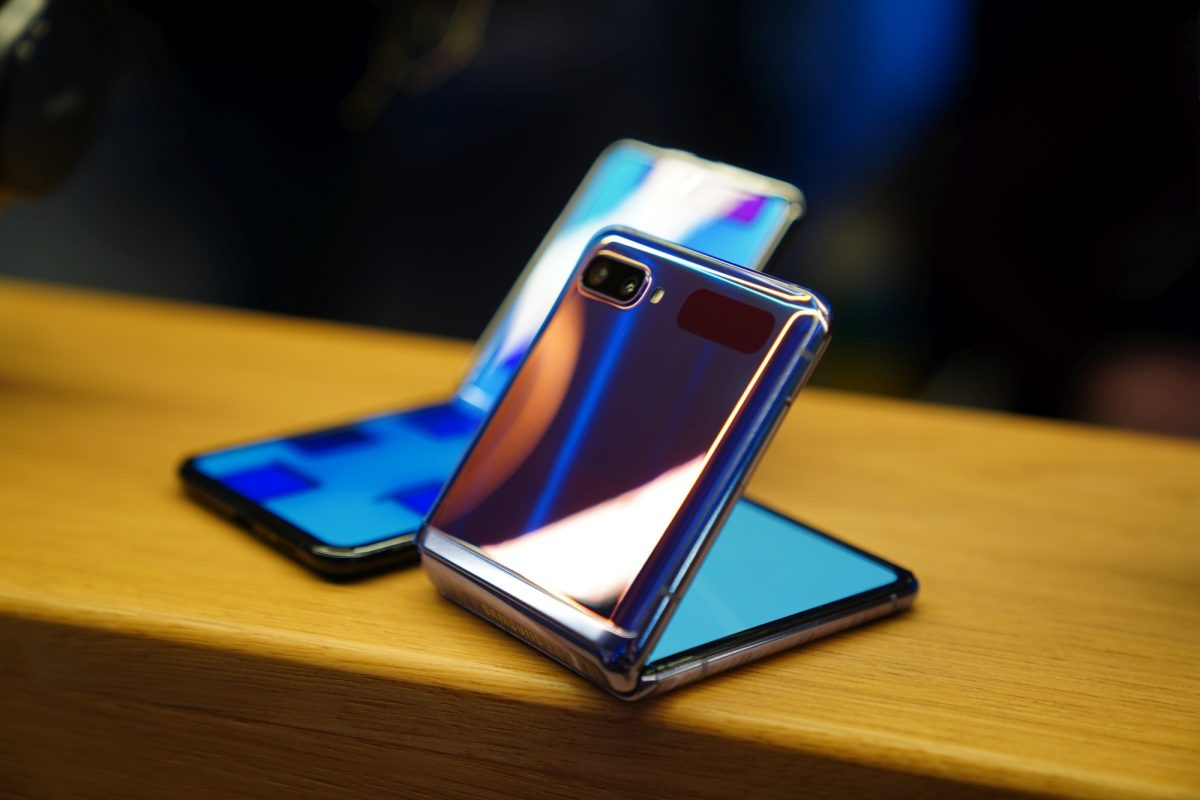 Samsung Galaxy Z Flip 3 będzie miał ekran wewnętrzny z węższymi ramkami i większy wyświetlacz zewnętrzny niż Galaxy Z Flip