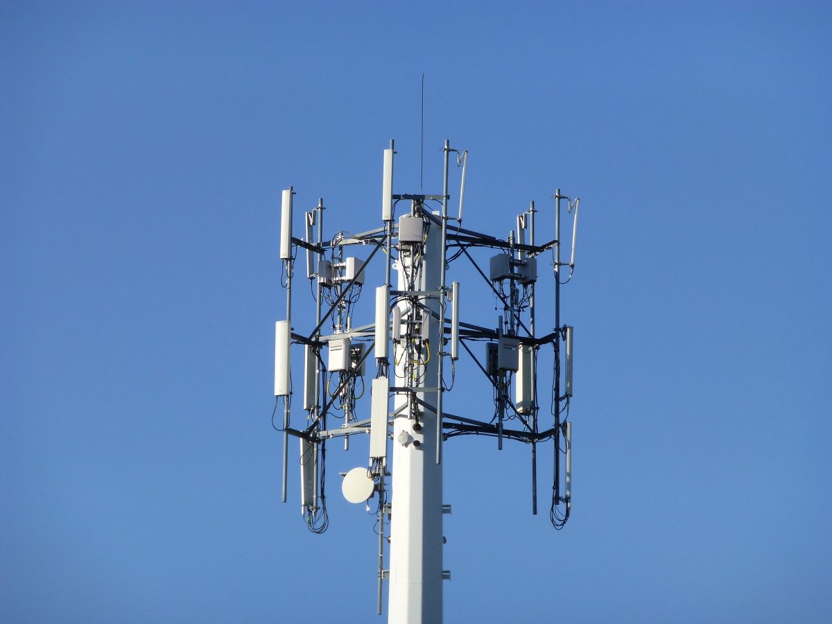nadajnik stacja bazowa antena maszt operator gsm