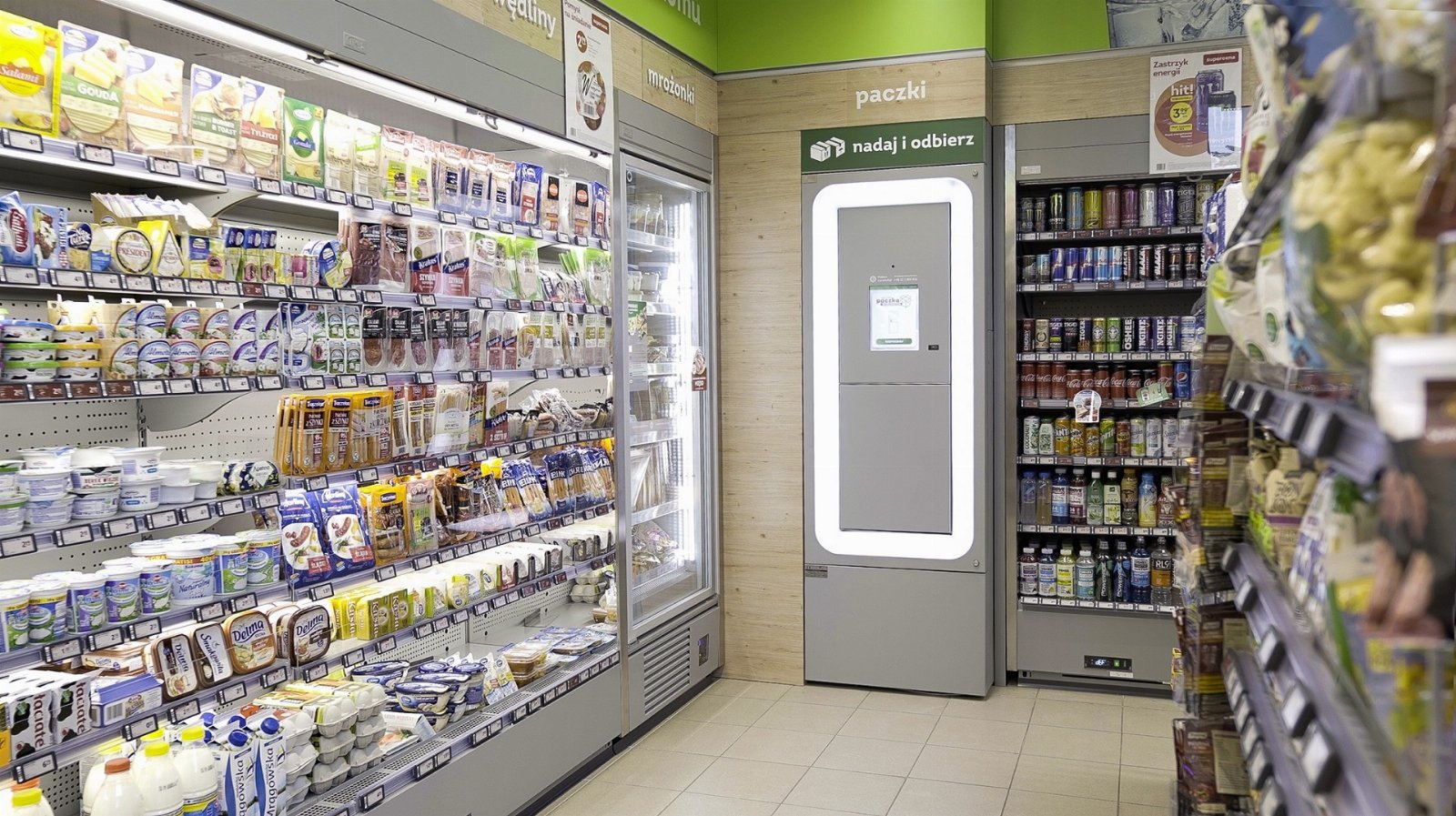 Automat paczkowy w sklepie sieci Żabka