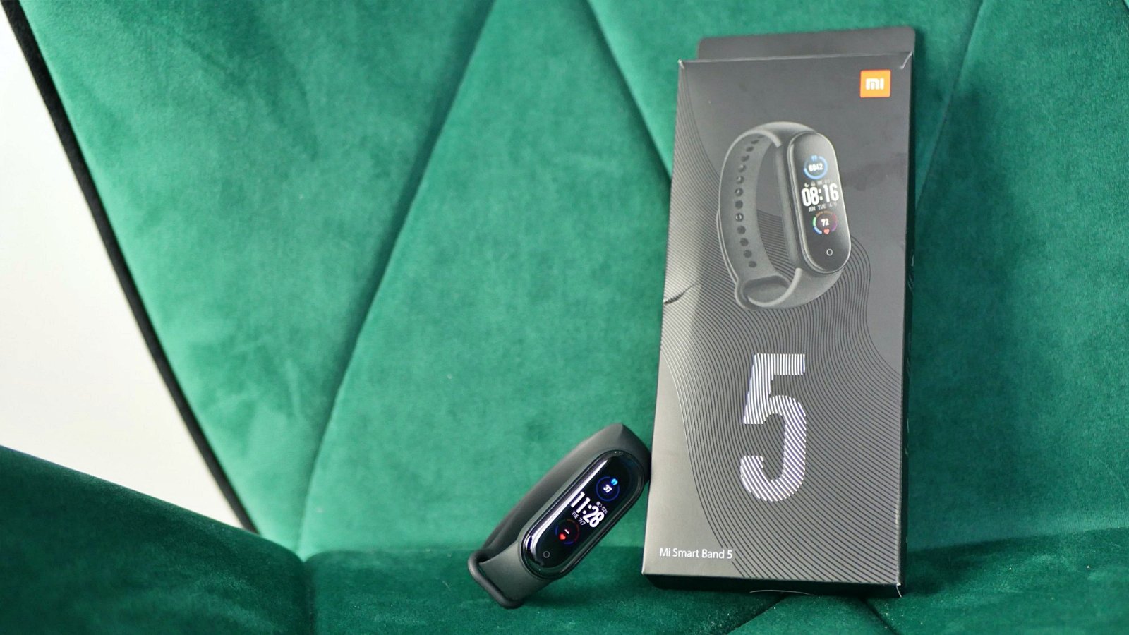 Xiaomi Mi Band 5 NFC wizualnie nie różni się od Xiaomi Mi Band 5