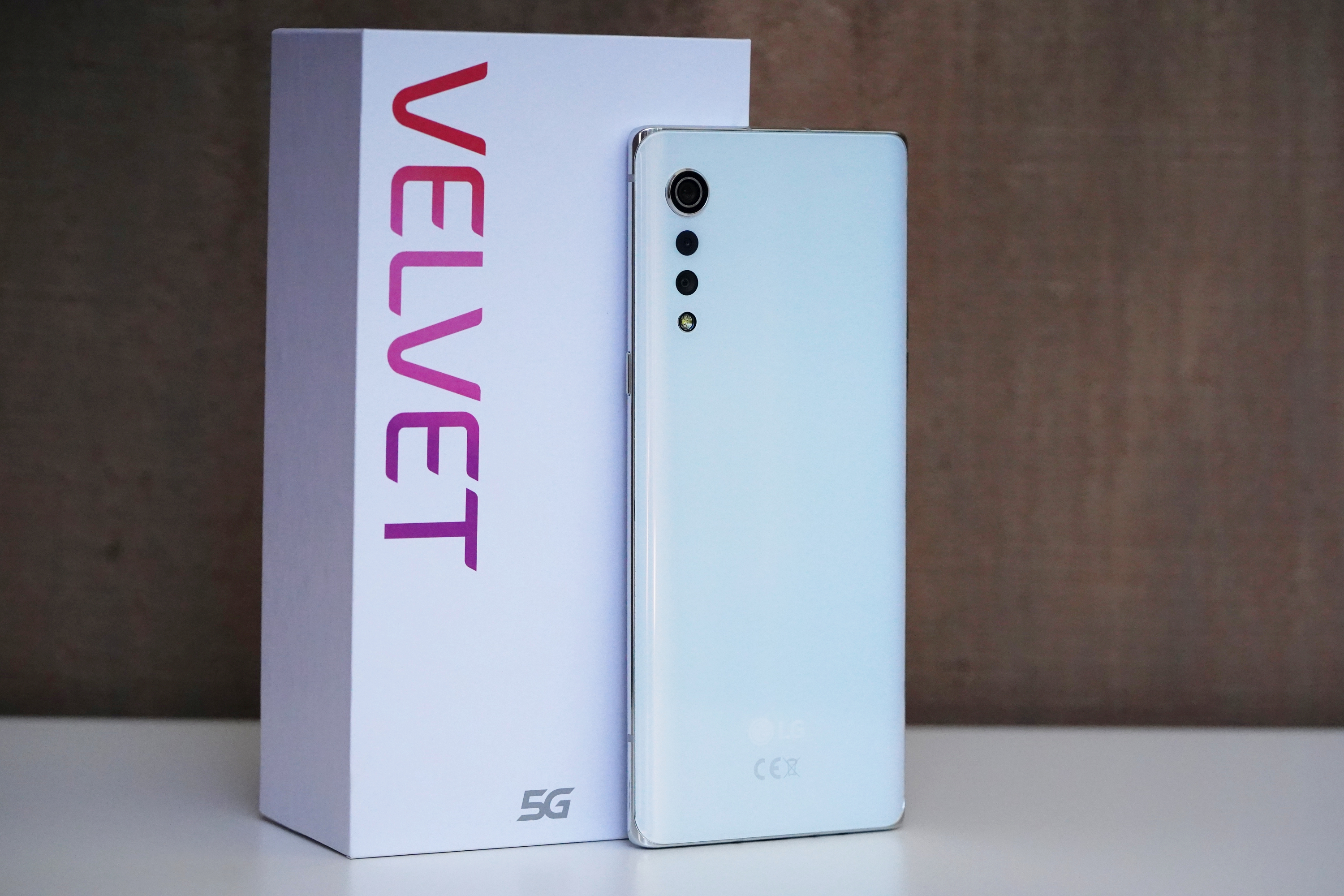 smartfon LG Velvet smartphone fot. Tabletowo.pl