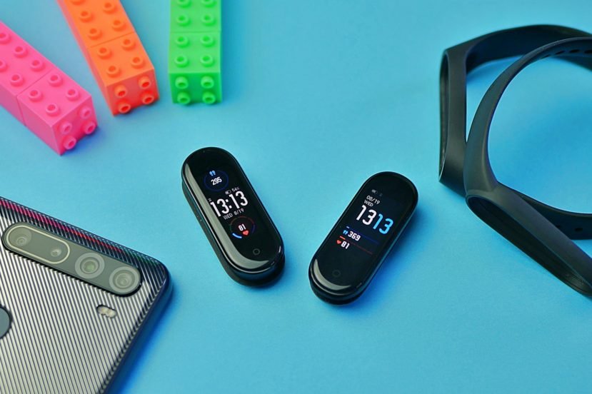 Xiaomi Mi Band 5 i Xiaomi Mi Band 4 / fot. Kacper Żarski