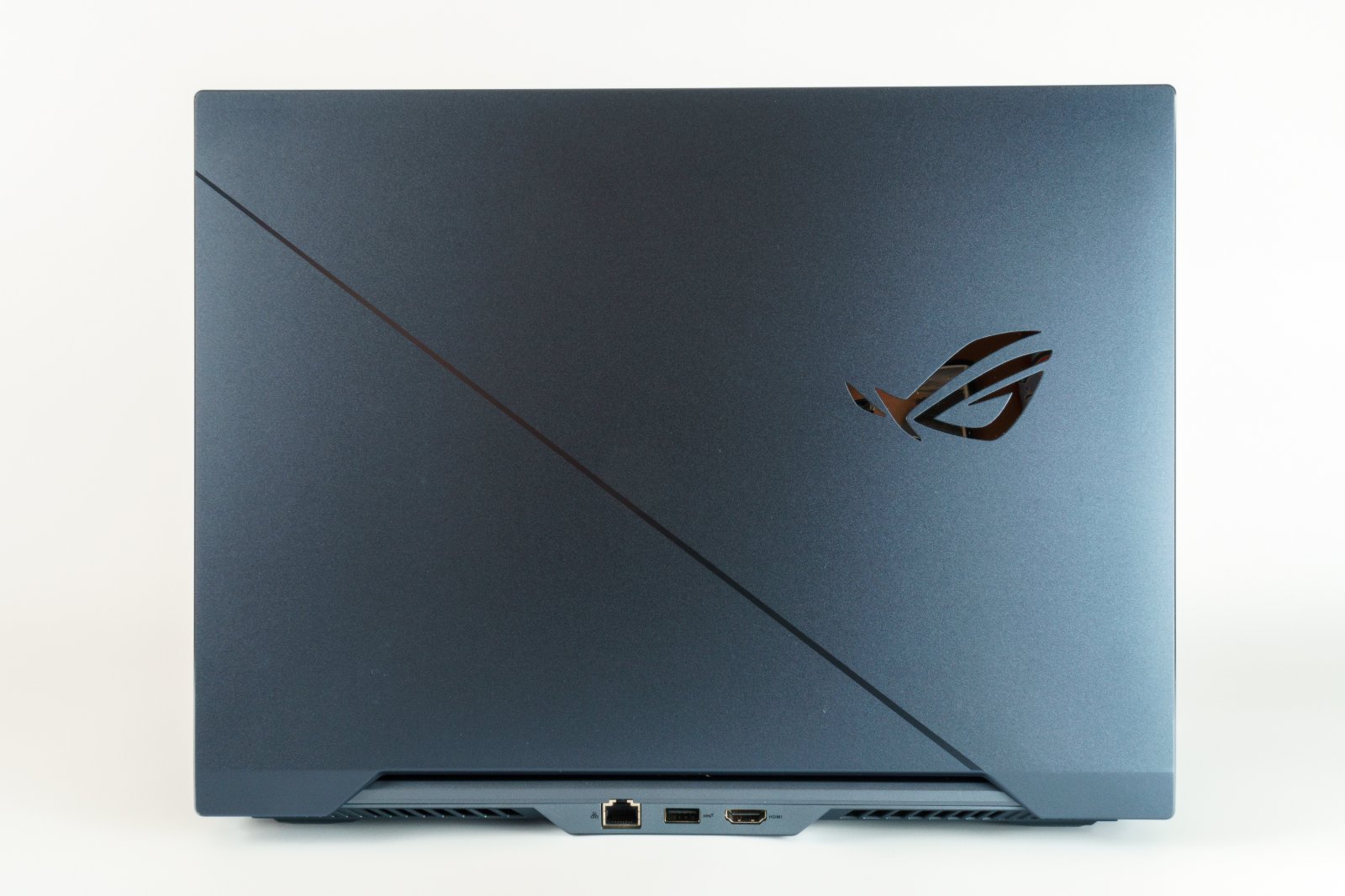 Asus ROG GX550L Zephyrus Duo tylna klapa
