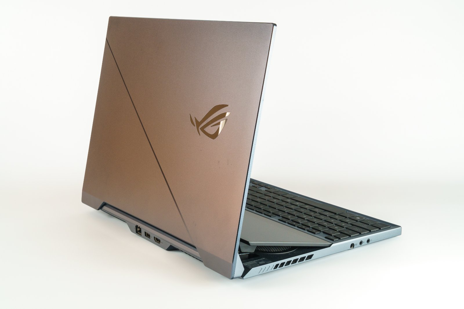 Asus ROG GX550L Zephyrus Duo porty audio