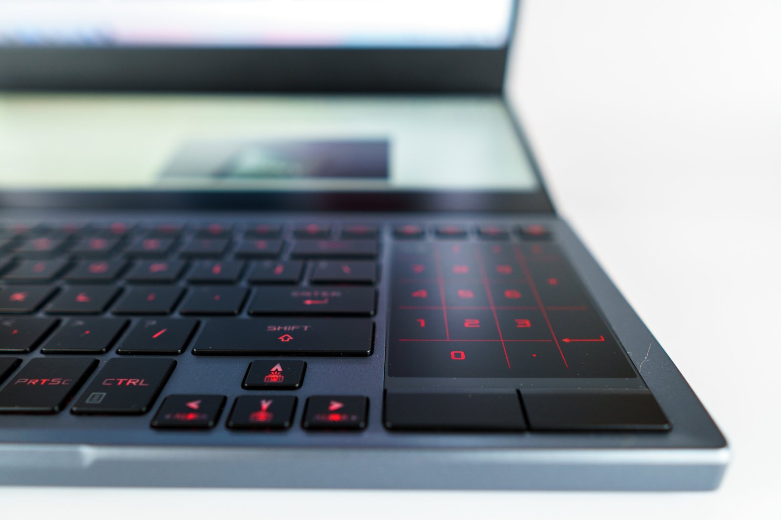 Asus ROG GX550L Zephyrus Duo klawiatura i touchpad