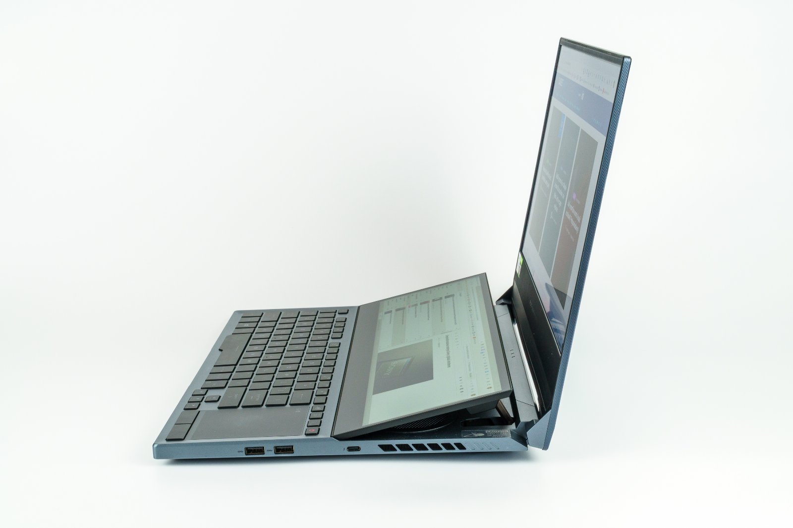 Asus ROG GX550L Zephyrus Duo porty USB i Thunderbolt