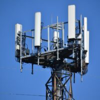 maszt nadajnik stacja bazowa antena operatora GSM