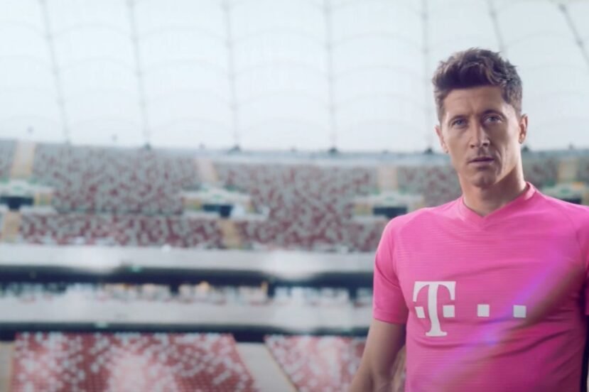 Robert Lewandowski T-Mobile logo