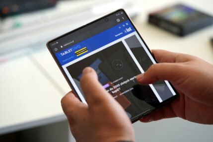 składany smartfon Samsung Galaxy Z Fold 2 foldable smartphone