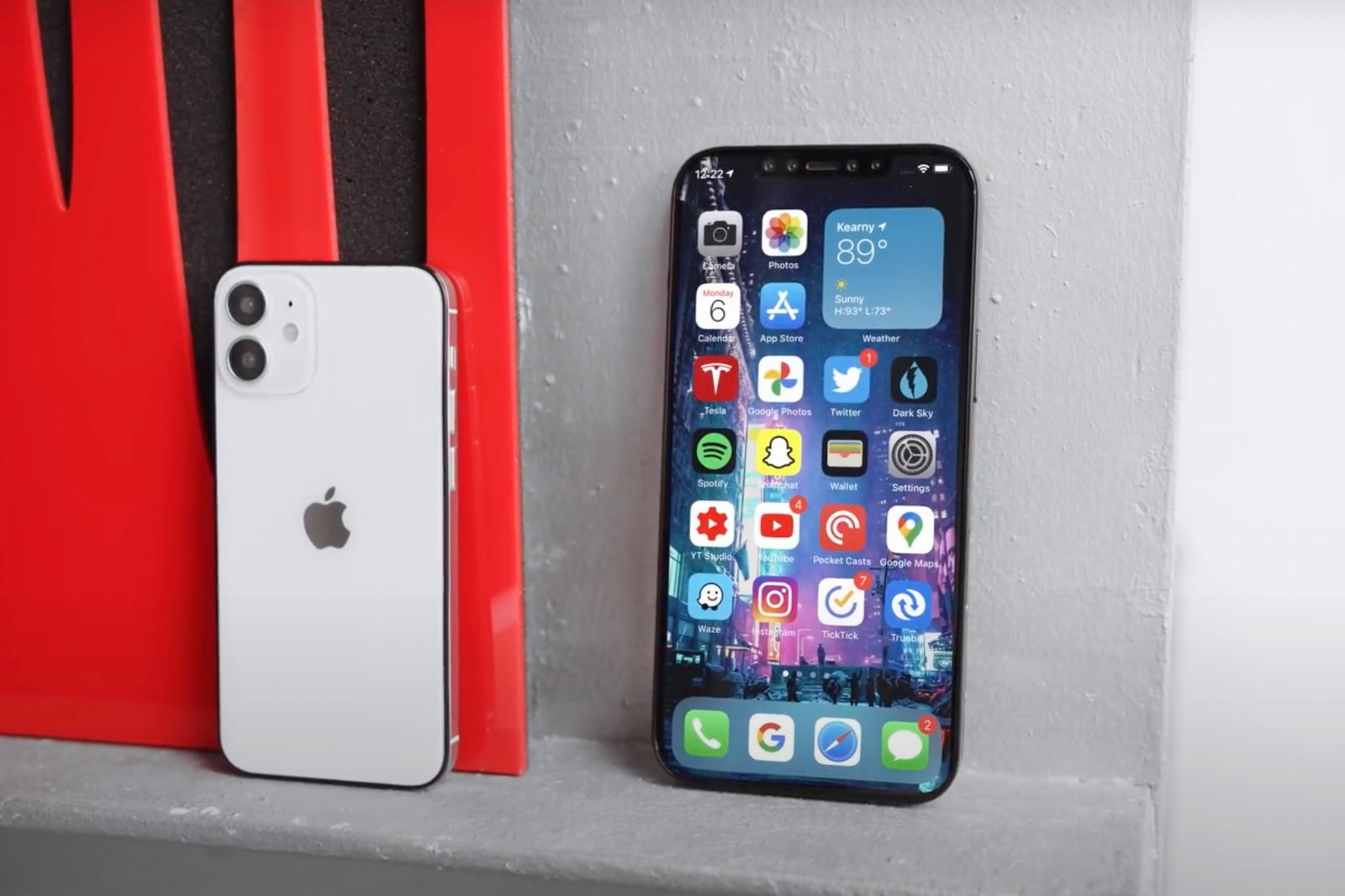 iPhone 12.