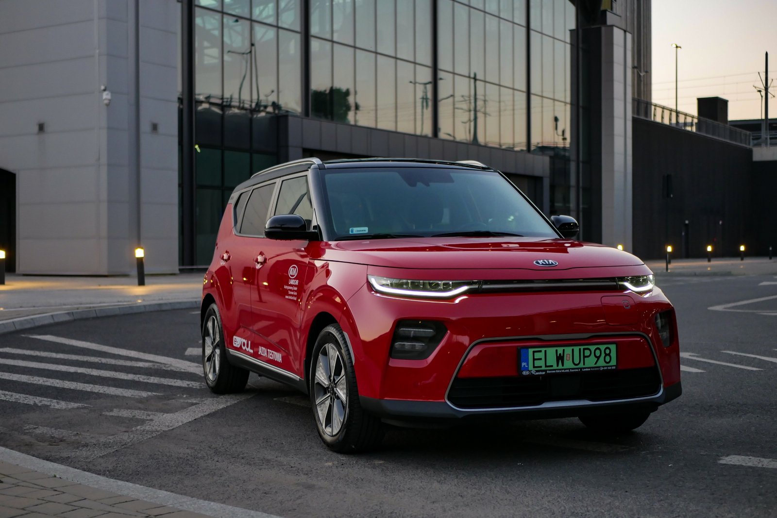 Kia E-Soul - Koniec Z Nerwowym Liczeniem Kilometrów Do Ładowarki - Tabletowo