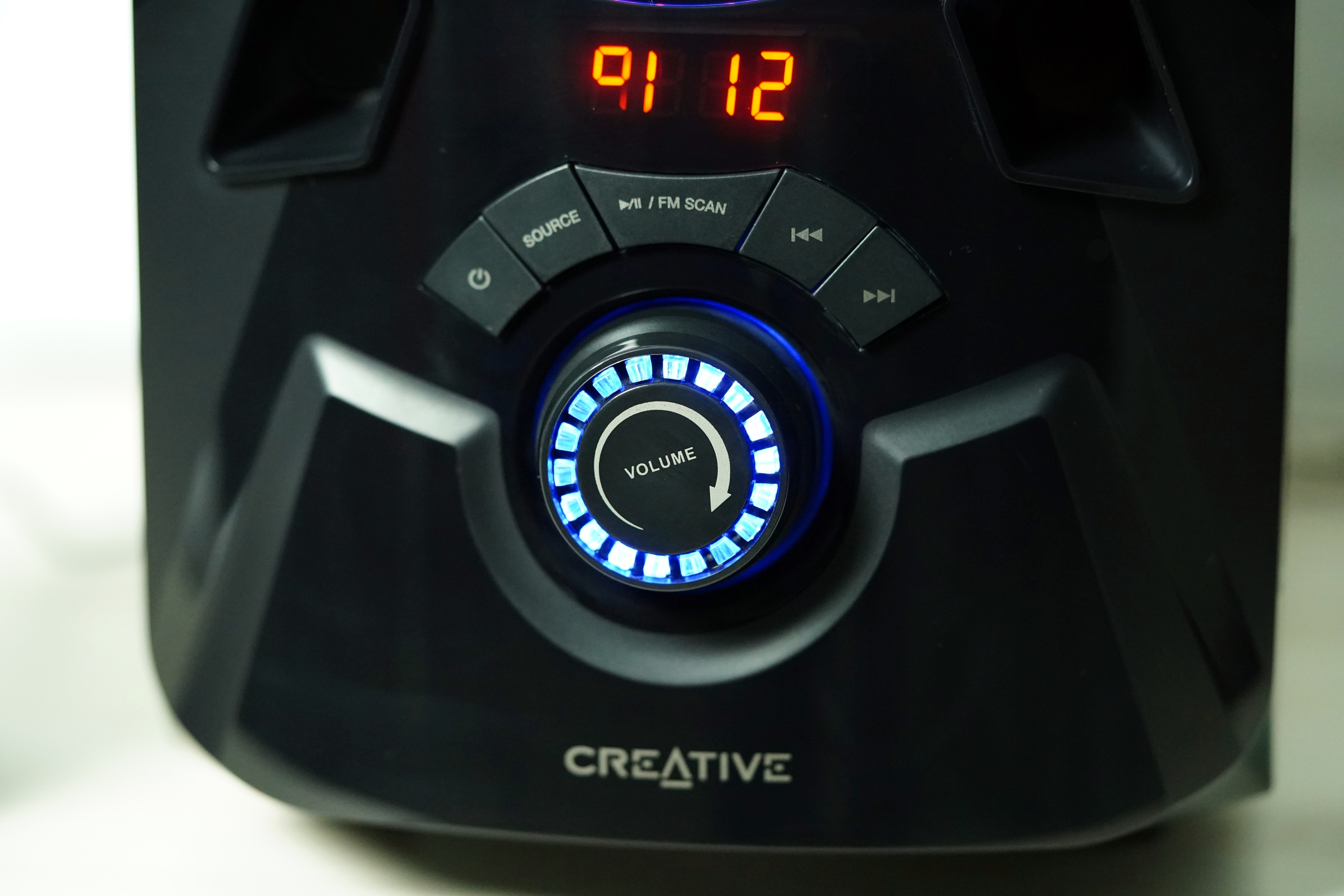 Gdyby jeszcze na pokrętle znalazł się LED, głośniki Creative SBS E2900 byłyby idealne