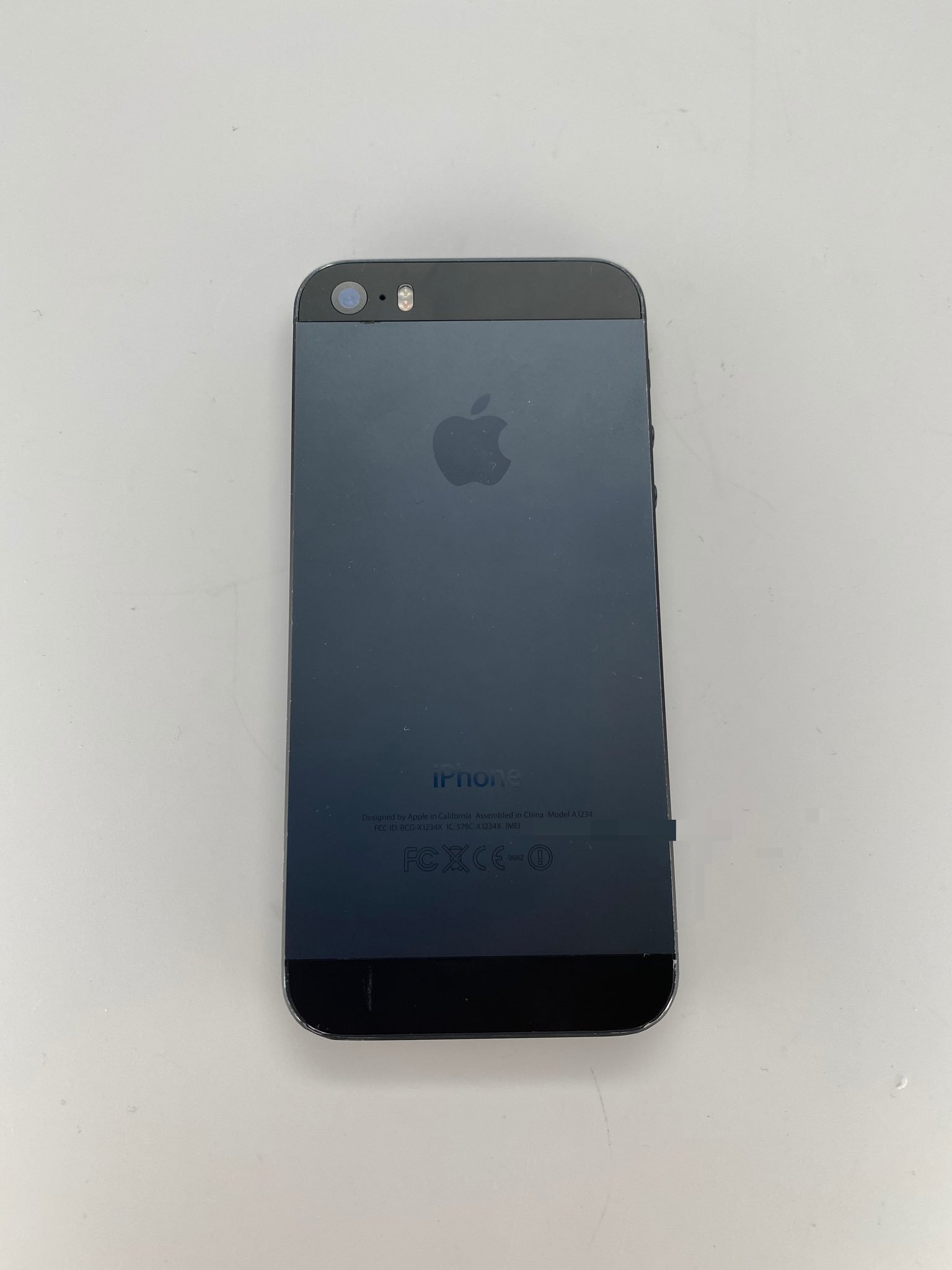 iPhone 5s w kolorze black and slate (źródło: Twitter @DongleBookPro)