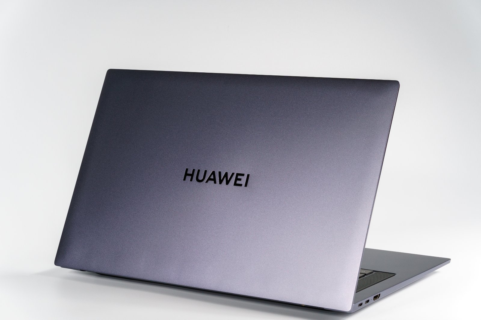 Huawei Matebook D16