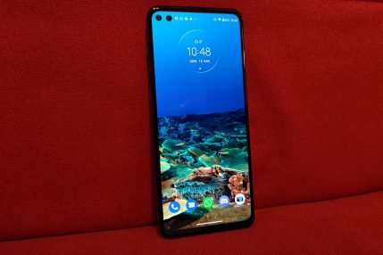 Recenzja Motorola moto g100 - Front urządzenia - fot. Tabletowo.pl