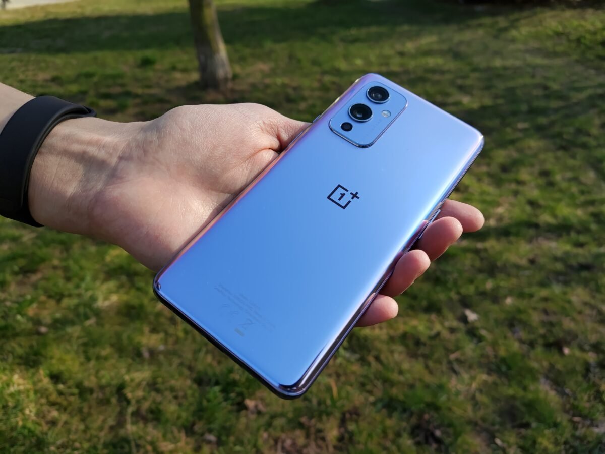 Recenzja OnePlus 9 5G - kolor Winter Mist - fot. Tabletowow