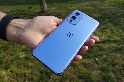 Recenzja OnePlus 9 5G - kolor Winter Mist - fot. Tabletowow