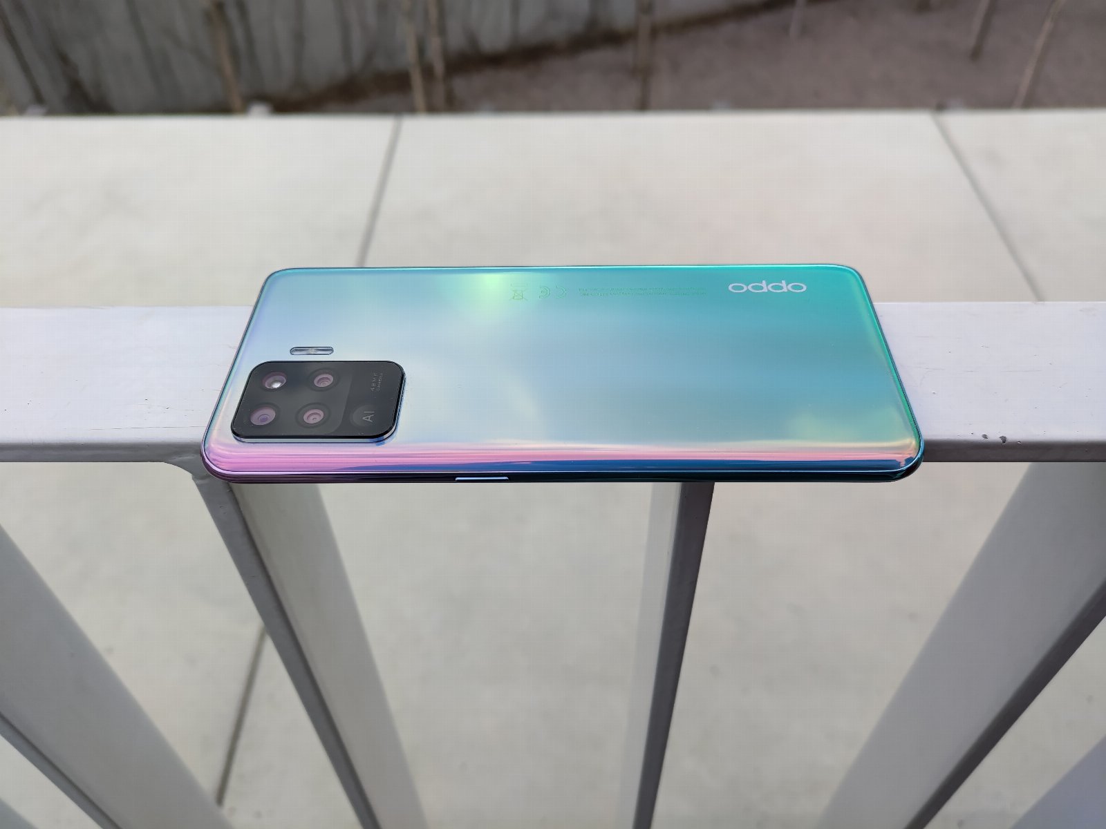 Recenzja Oppo Reno5 Lite - Tył obudowy - fot. tabletowo.pl