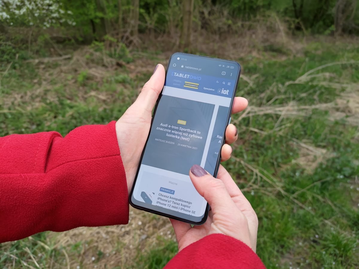 Recenzja Oppo Reno5 Lite - Ekran AMOLED, front urządzenia - fot. tabletowo.pl