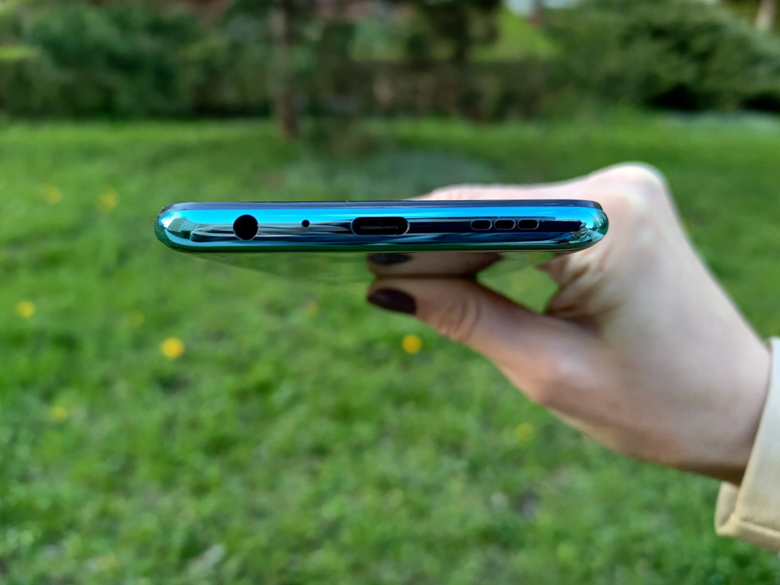 Recenzja Oppo Reno5 Lite - Dolna krawędź urządzenia - fot. tabletowo.pl