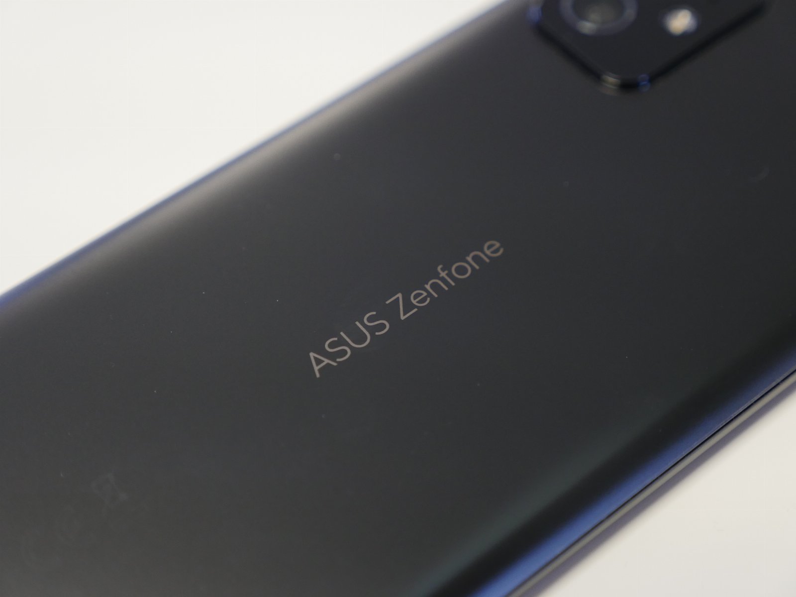 Asus Zenfone 8