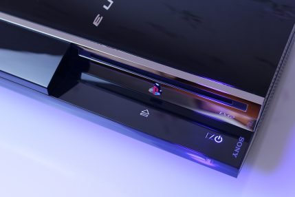 Zdjęcie PlayStation 3 z Unsplash