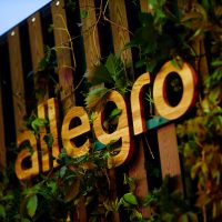 automat paczkowy Allegro One Box Allegro logo
