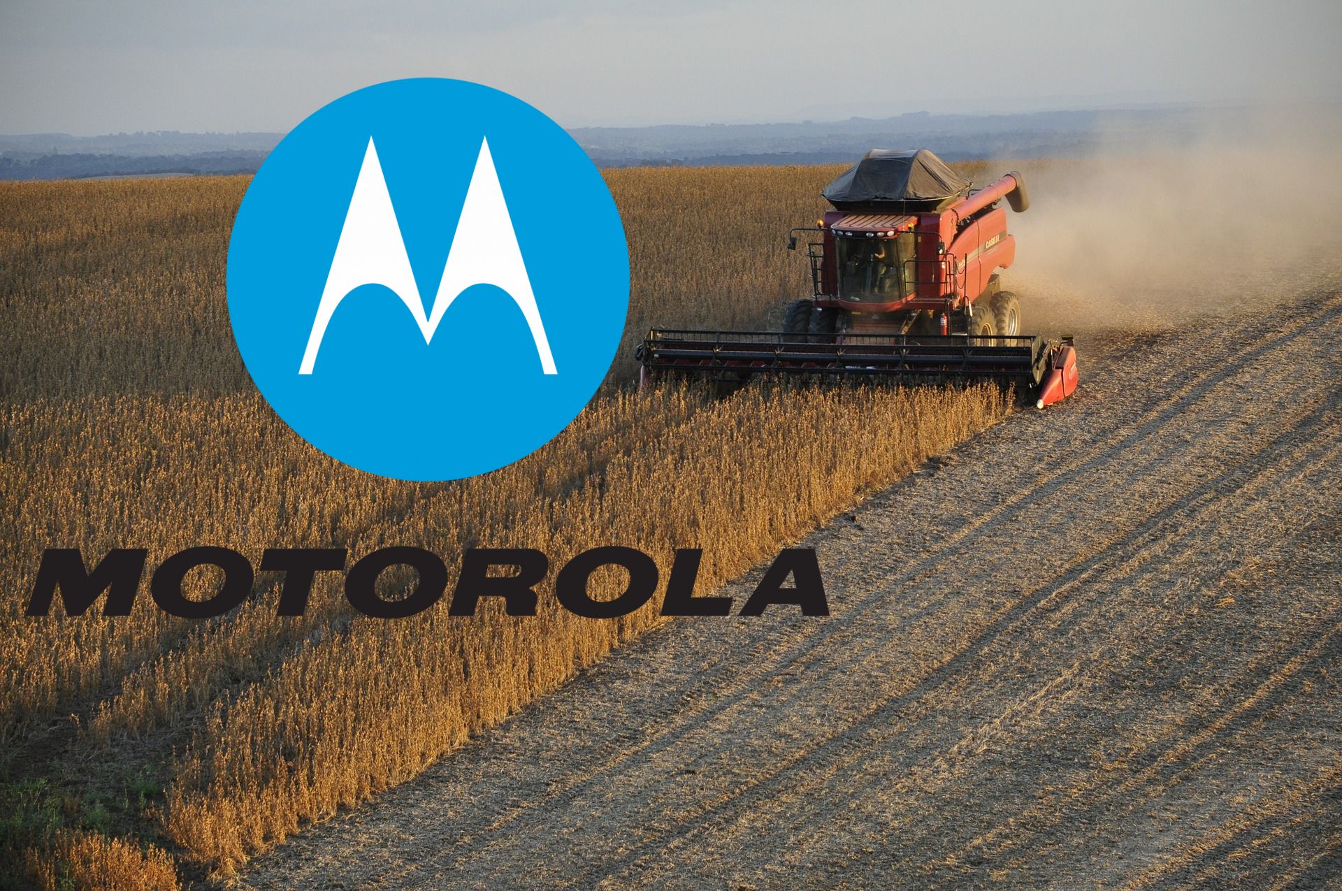 kombajn ciągnik orać pole orka zboże Motorola logo